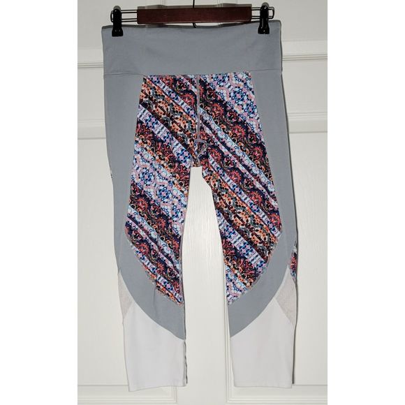 Athleta Womens Medium Nomad Salutation Mesh Capri Leggings Pre-Owned - Picture 1 of 8